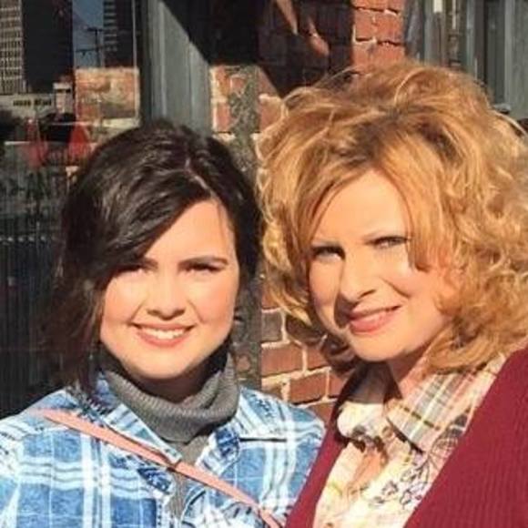 Meet your Posher, Tabatha - Picture 1 of 1